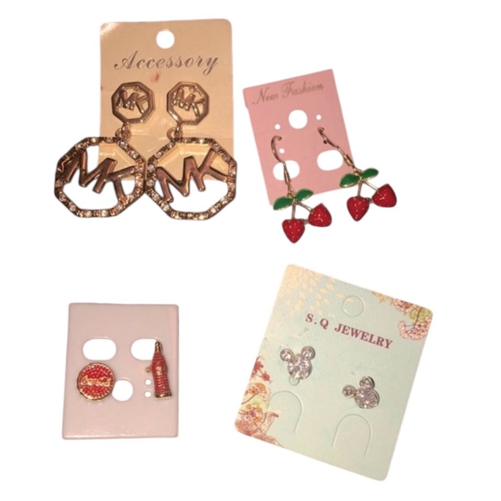 4 pack of fashion earrings